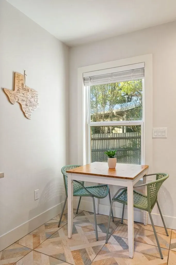 2702 Crest Avenue Austin TX 78702