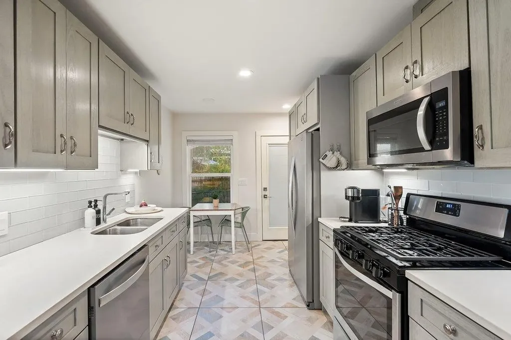 2702 Crest Avenue Austin TX 78702