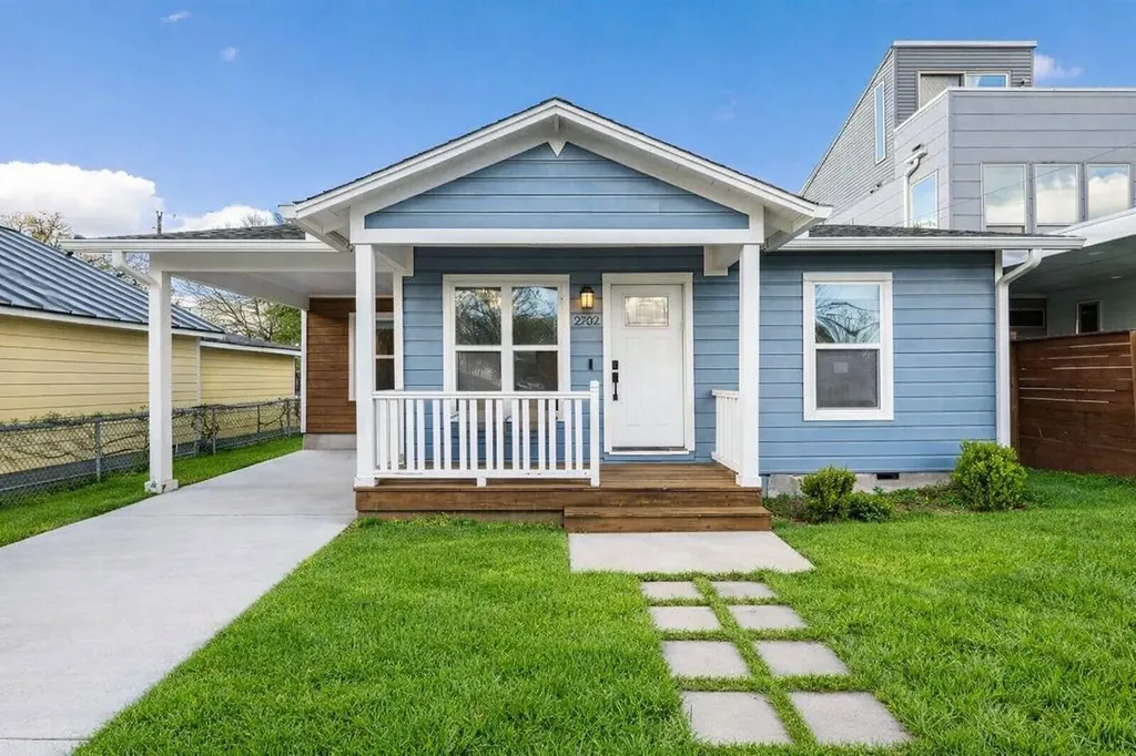 2702 Crest Avenue Austin TX 78702