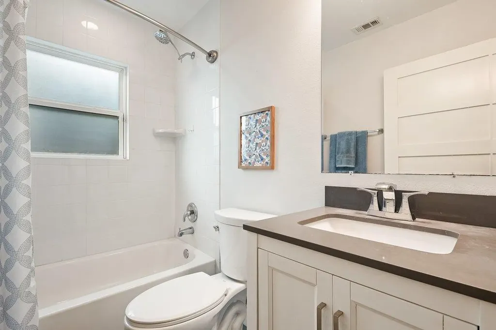 2702 Crest Avenue Austin TX 78702