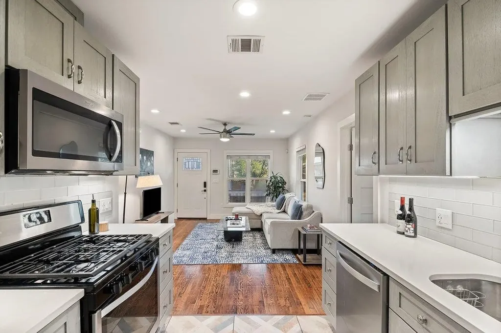 2702 Crest Avenue Austin TX 78702