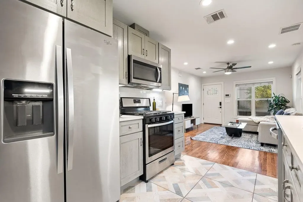 2702 Crest Avenue Austin TX 78702