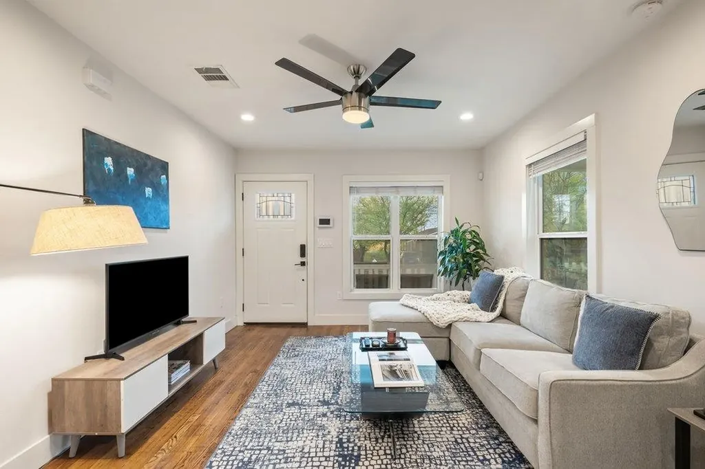 2702 Crest Avenue Austin TX 78702