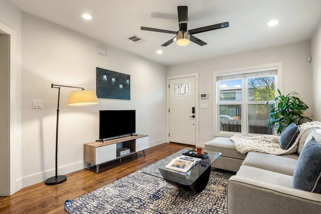 2702 Crest Avenue Austin TX 78702