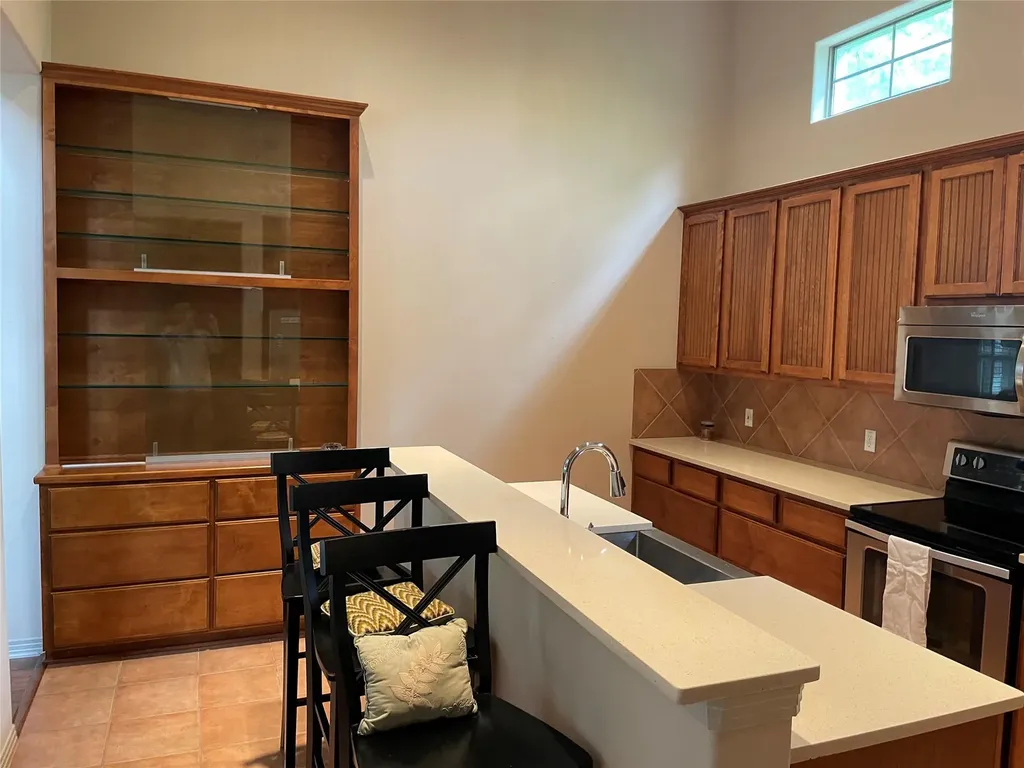 8917 Old Lampasas Trail Austin TX 78750