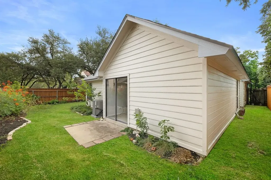 8302 Mendota Cove Austin TX 78717