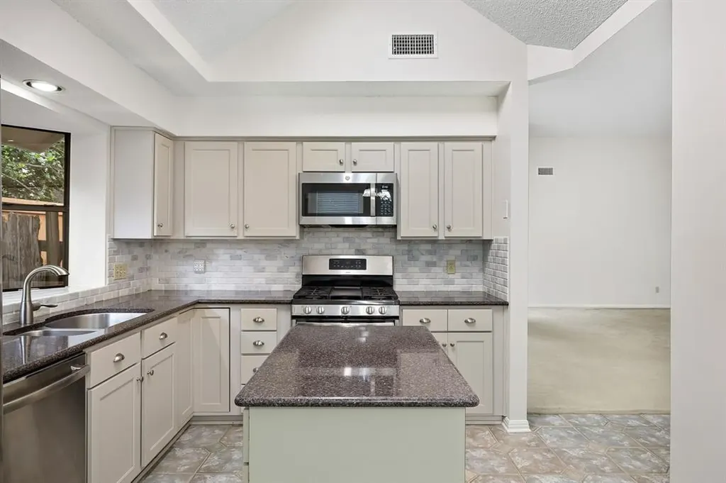 8302 Mendota Cove Austin TX 78717