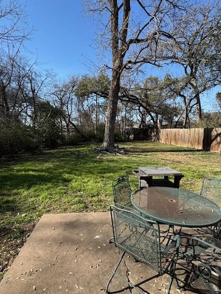 9512 Eddystone Austin TX 78729