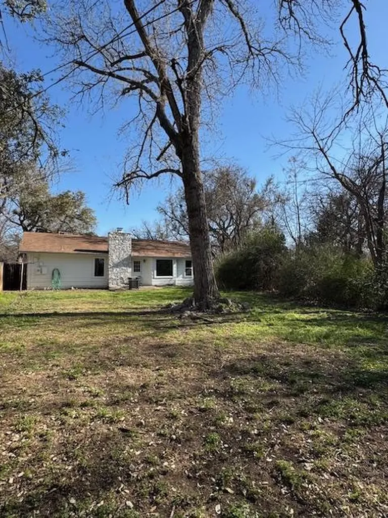 9512 Eddystone Austin TX 78729