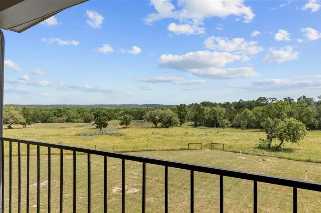 1883 Watterson Road Red Rock TX 78662