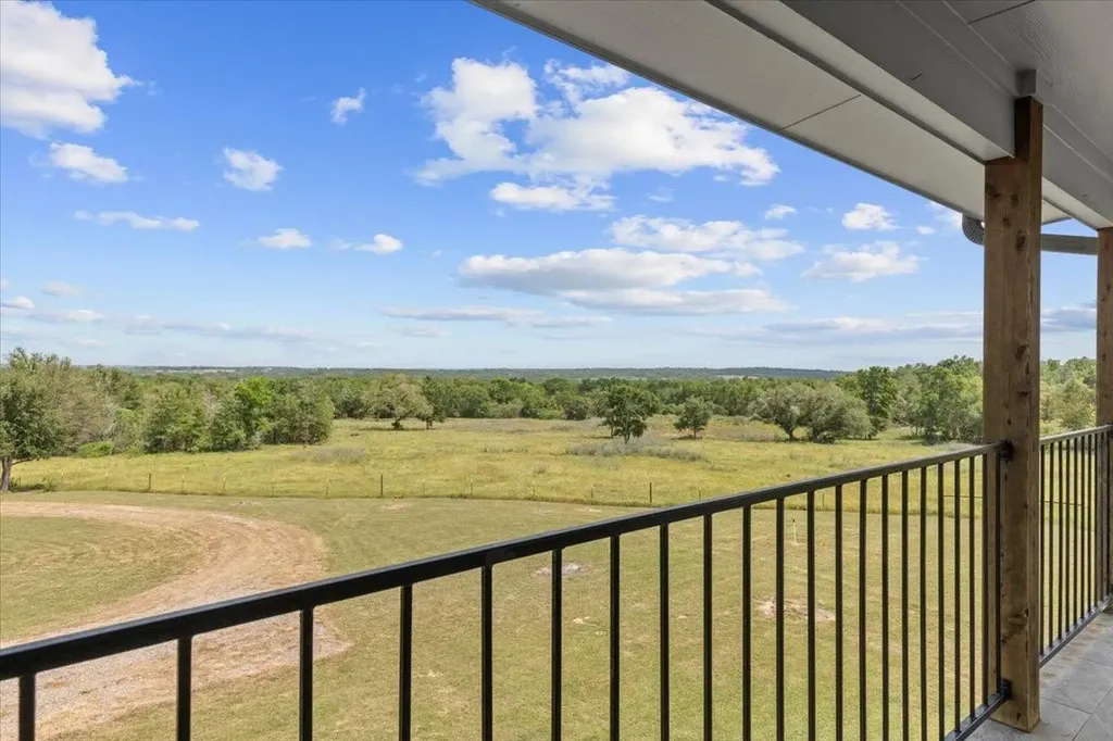 1883 Watterson Road Red Rock TX 78662