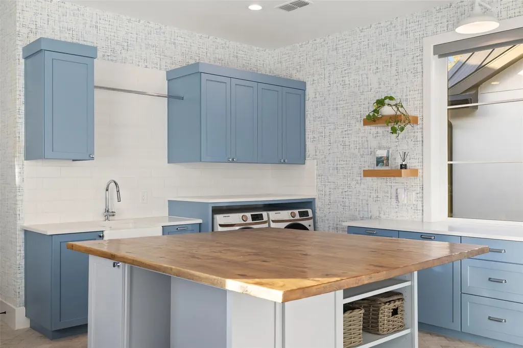 19409 Sean Avery Path Spicewood TX 78669