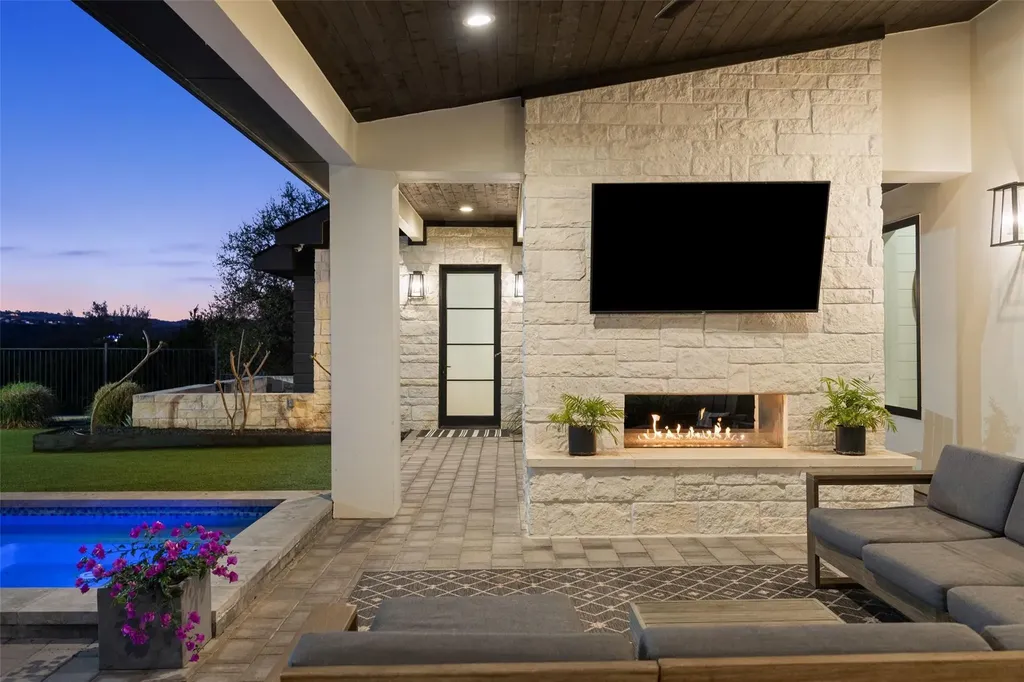 19409 Sean Avery Path Spicewood TX 78669