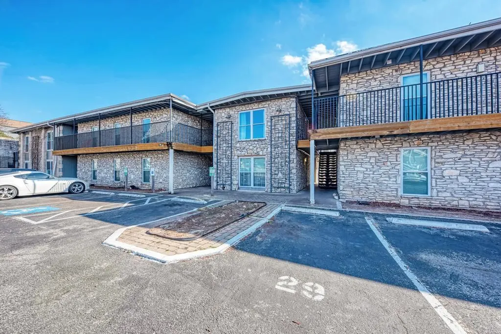 2401 Manor St Road Austin TX 78722