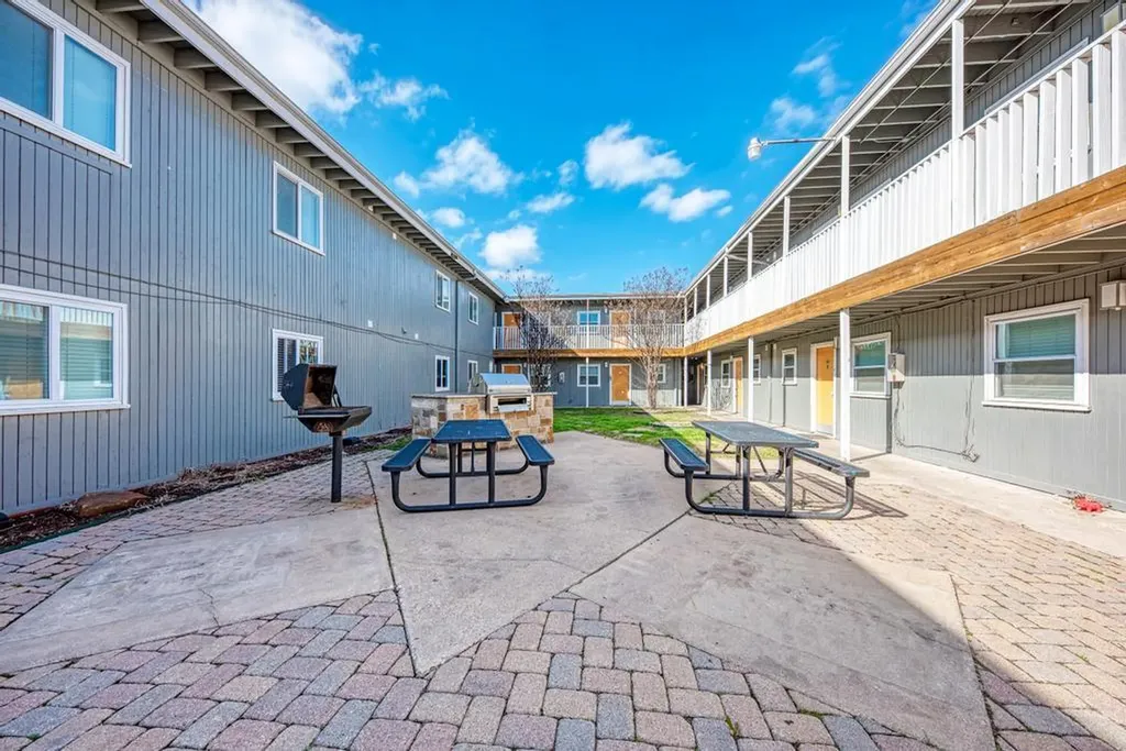 2401 Manor St Road Austin TX 78722