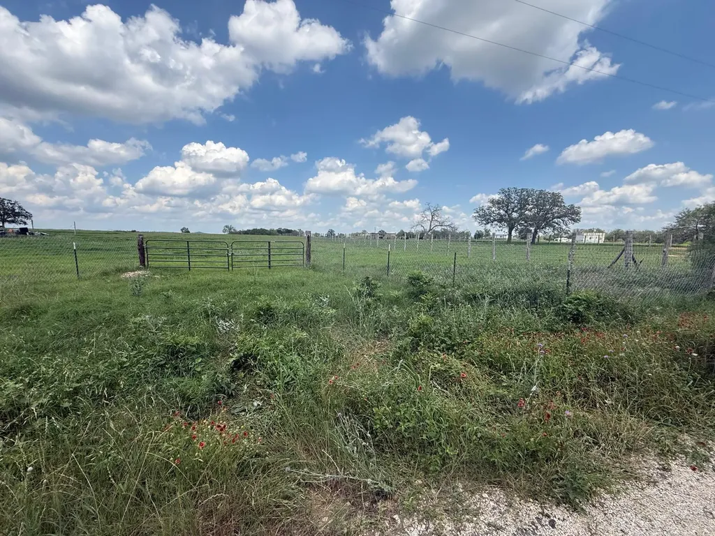 5309 Tenney Creek Road Luling TX 78648