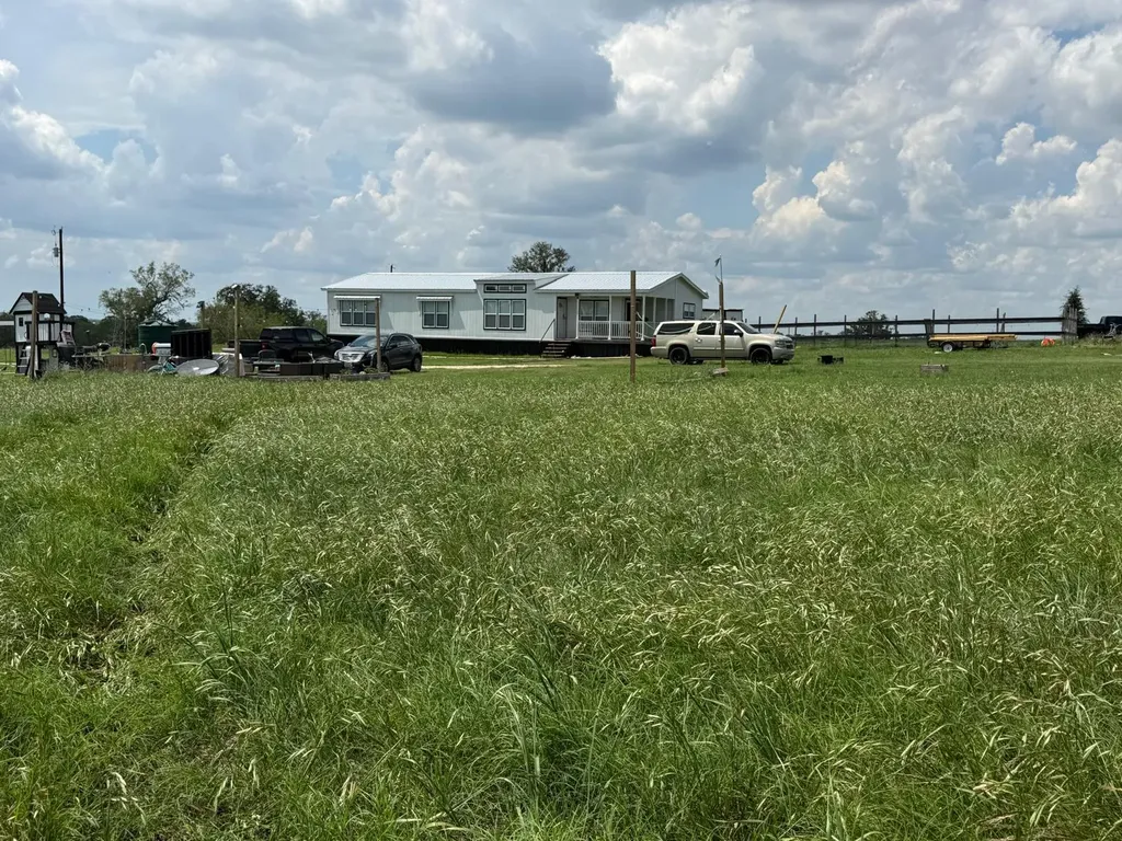 5309 Tenney Creek Road Luling TX 78648