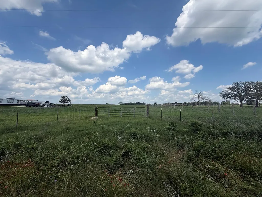 5309 Tenney Creek Road Luling TX 78648