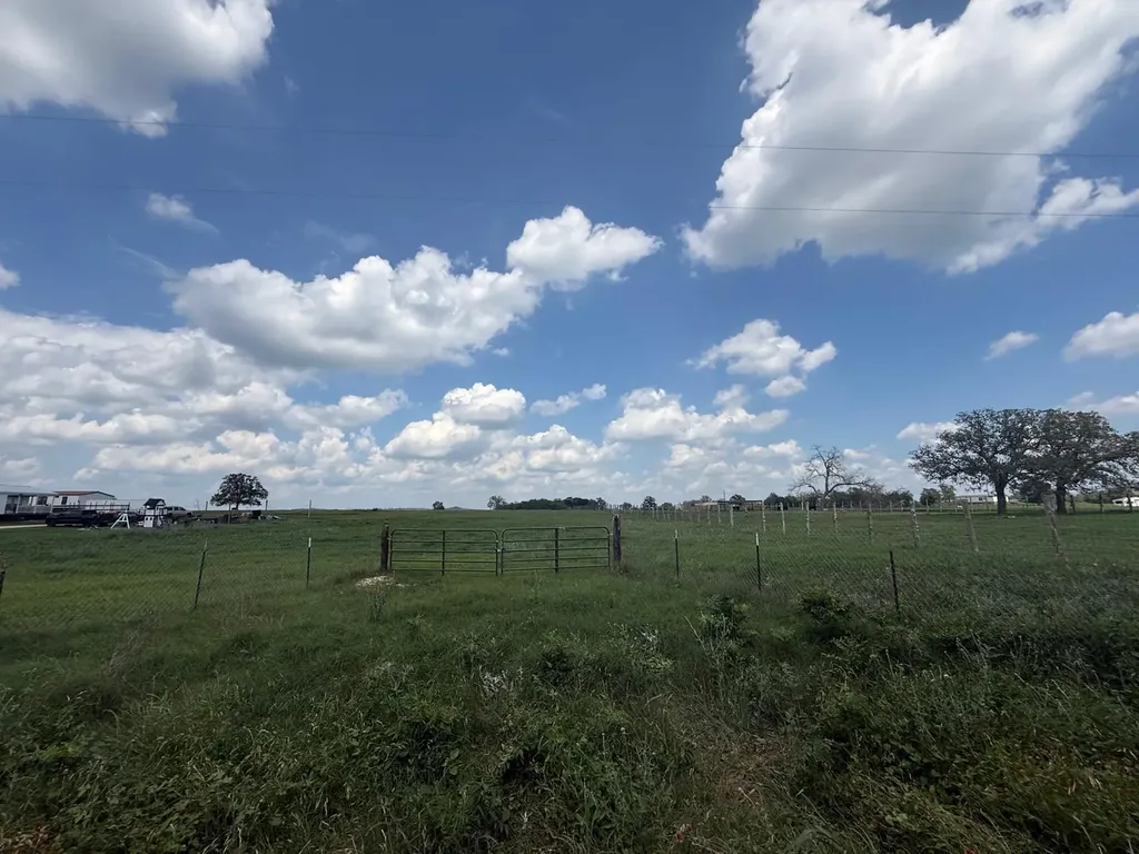 5309 Tenney Creek Road Luling TX 78648