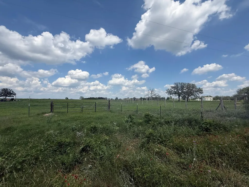5309 Tenney Creek Road Luling TX 78648