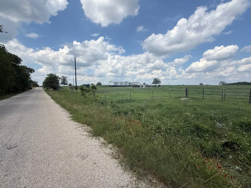 5309 Tenney Creek Road Luling TX 78648