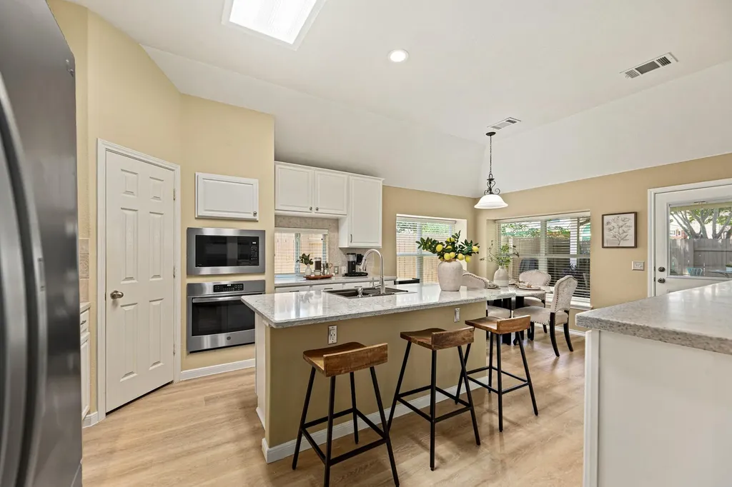 1870 Paradise Ridge Drive Round Rock TX 78665