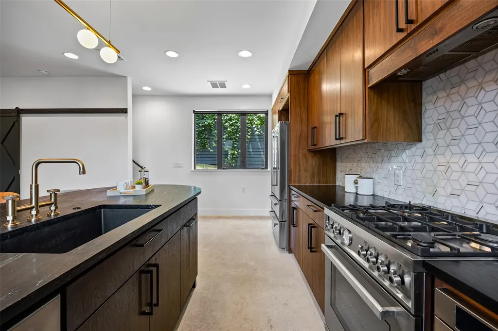 809 Mariposa Drive Austin TX 78704