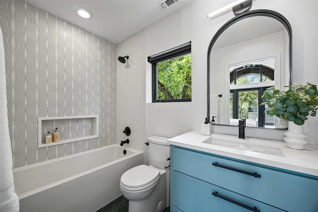 809 Mariposa Drive Austin TX 78704