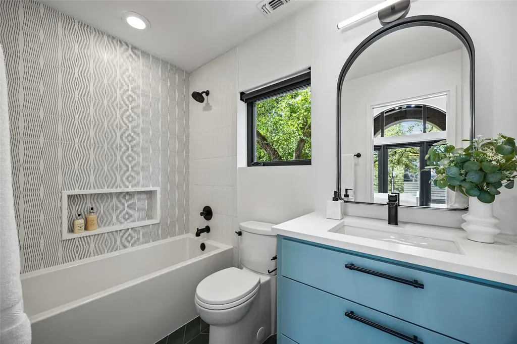 809 Mariposa Drive Austin TX 78704