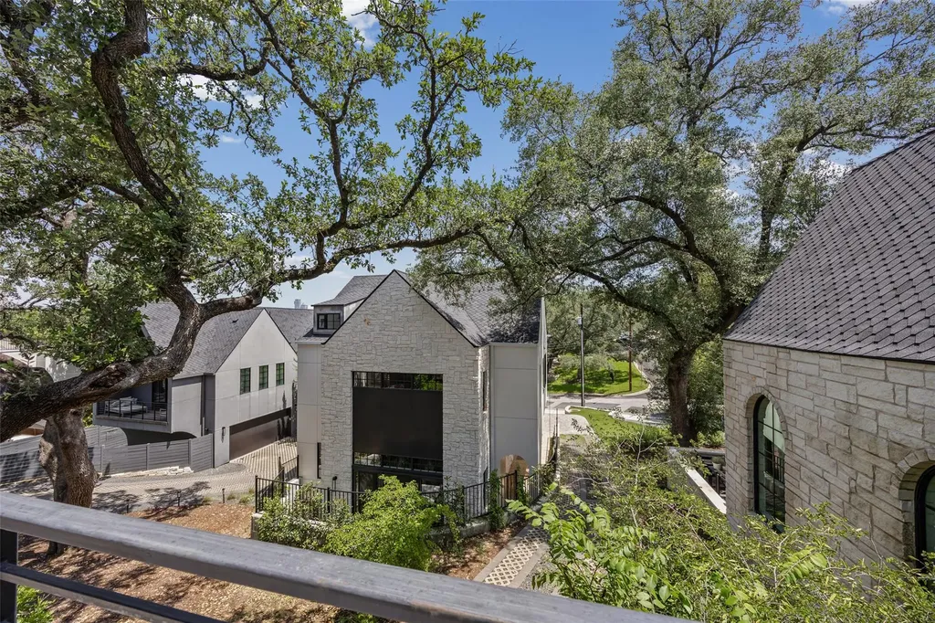 809 Mariposa Drive Austin TX 78704