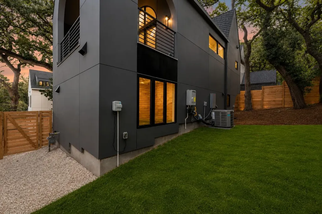 809 Mariposa Drive Austin TX 78704