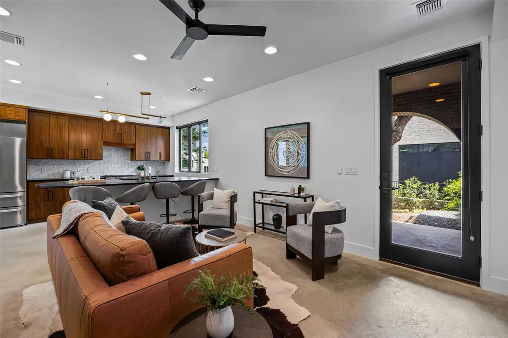 809 Mariposa Drive Austin TX 78704