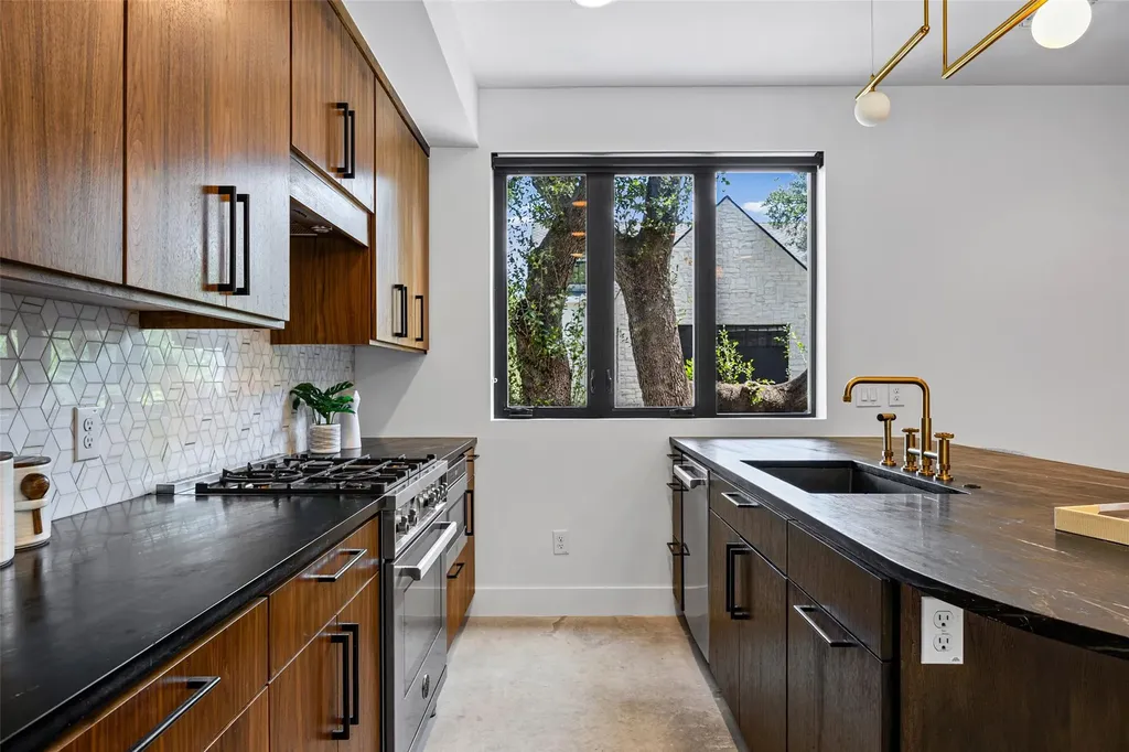 809 Mariposa Drive Austin TX 78704