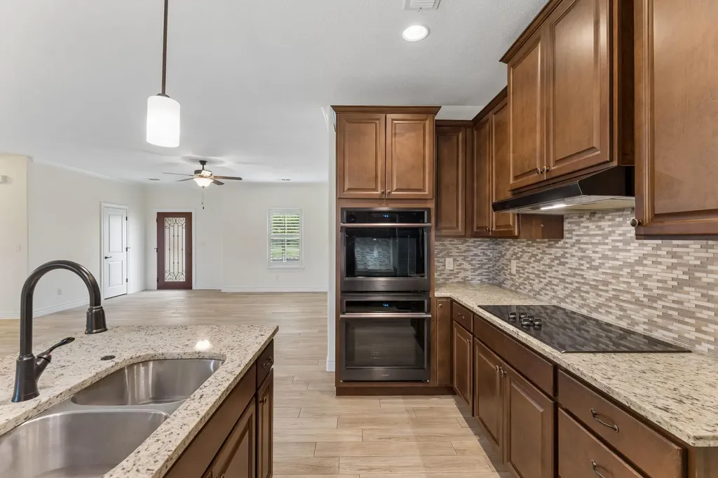 824 Sun Ray Horseshoe Bay TX 78657