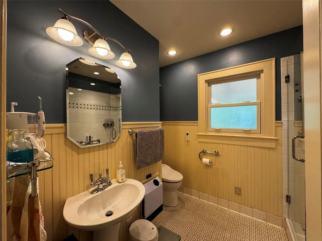 2002 East Side Drive Austin TX 78704