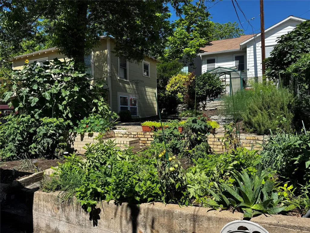 2002 East Side Drive Austin TX 78704