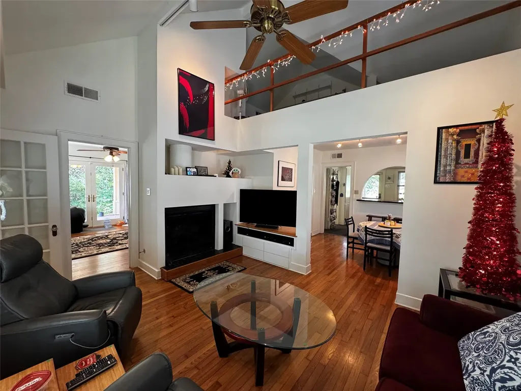 2002 East Side Drive Austin TX 78704