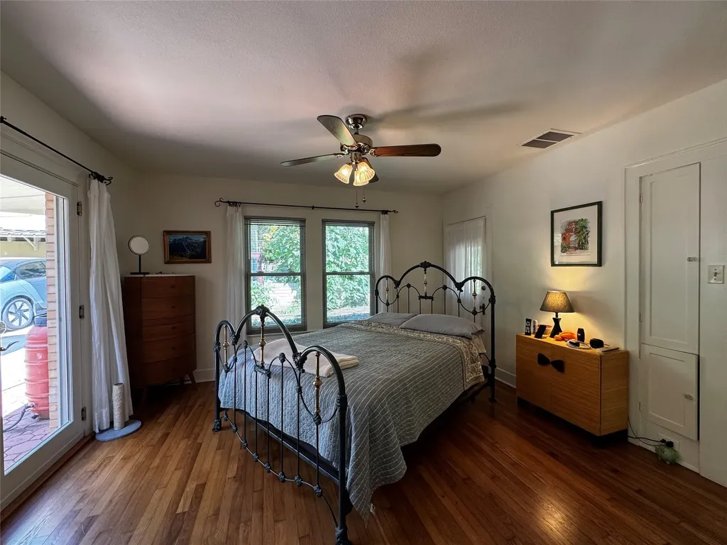 2002 East Side Drive Austin TX 78704