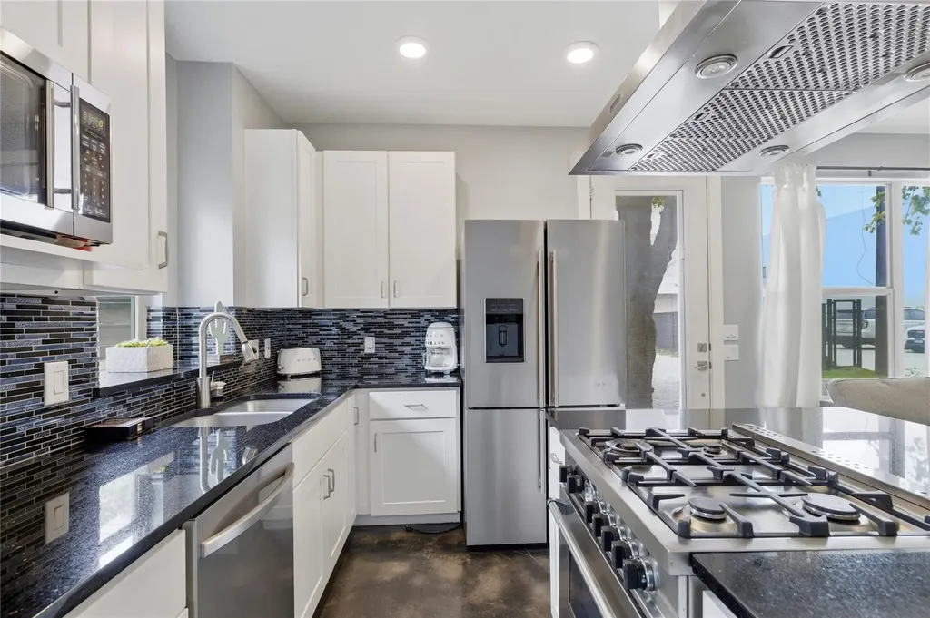 2202 Willow Street Austin TX 78702