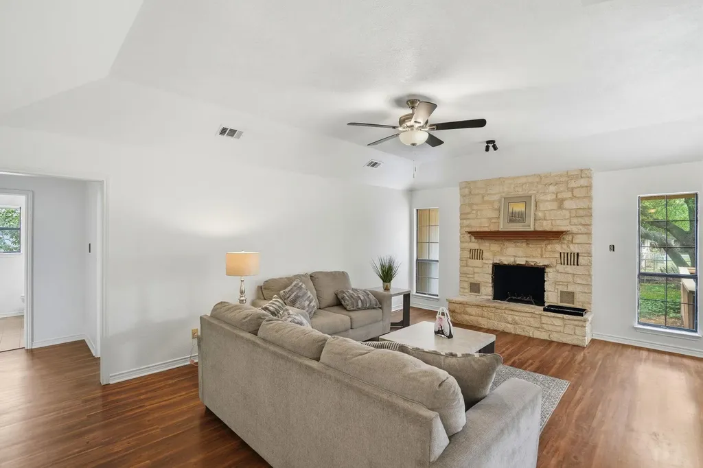 306 Woodstone Drive Georgetown TX 78628