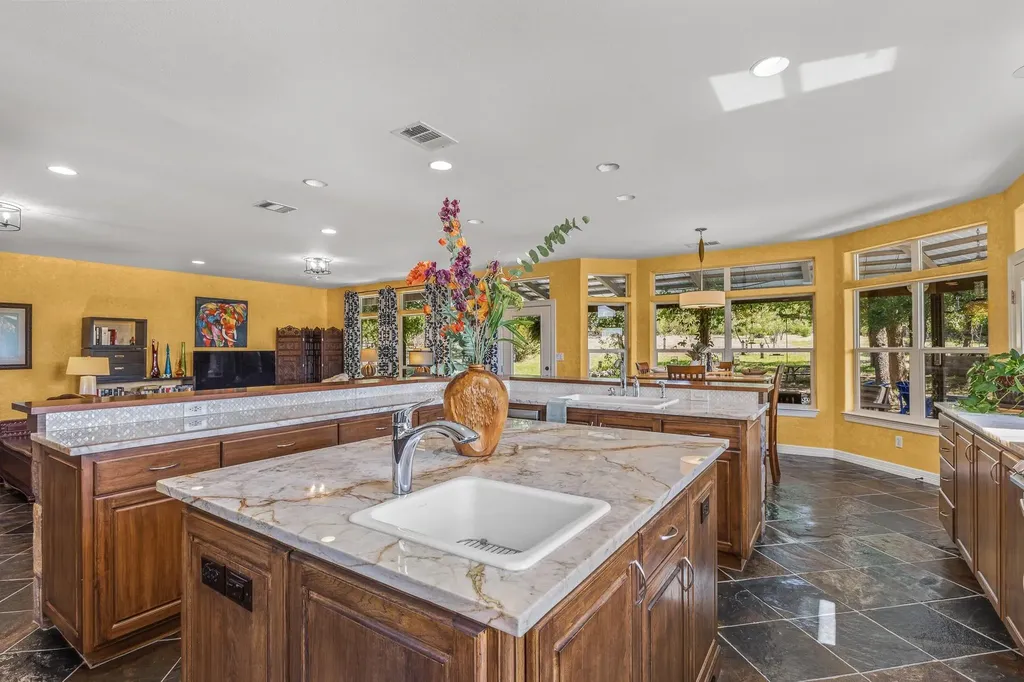 23802 Oscar Road Spicewood TX 78669