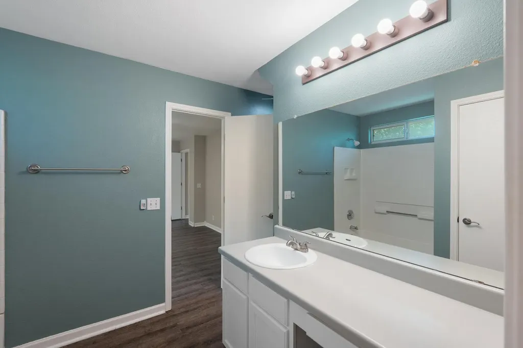 3003 Meadow Lane Taylor TX 76574