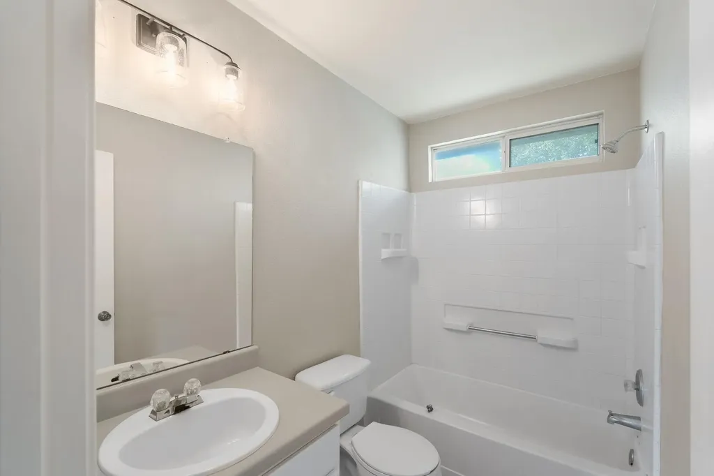 3003 Meadow Lane Taylor TX 76574
