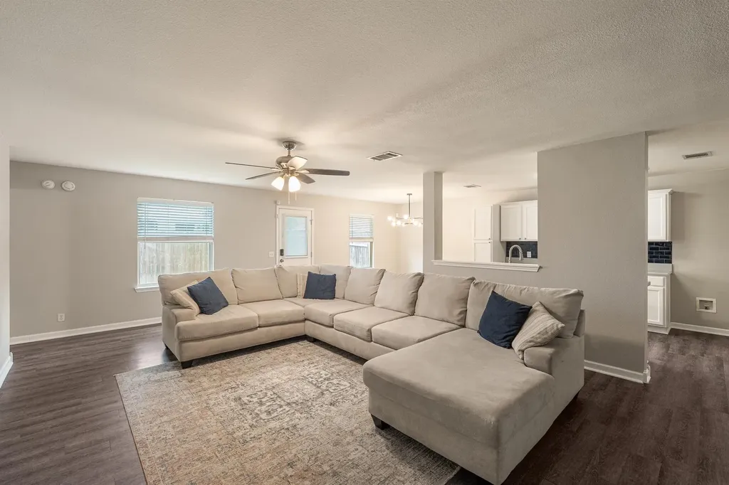 3003 Meadow Lane Taylor TX 76574