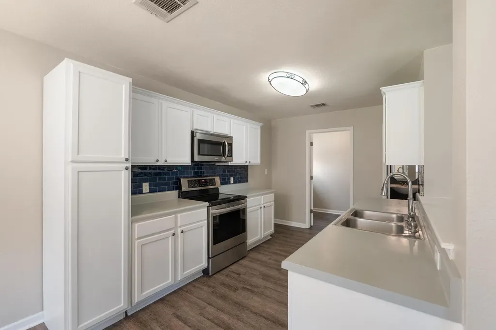 3003 Meadow Lane Taylor TX 76574