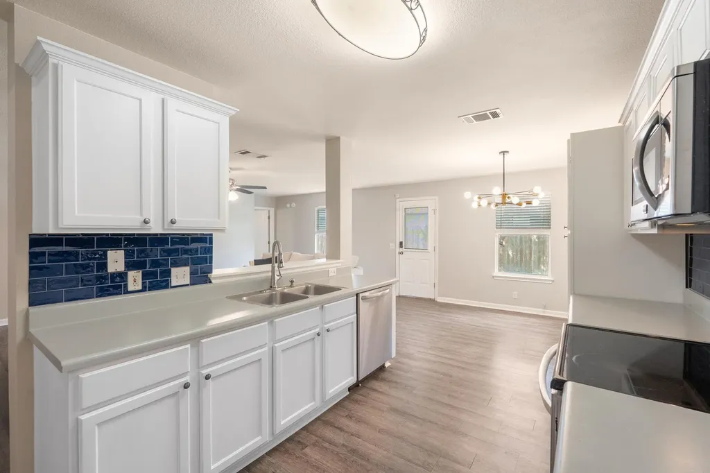 3003 Meadow Lane Taylor TX 76574