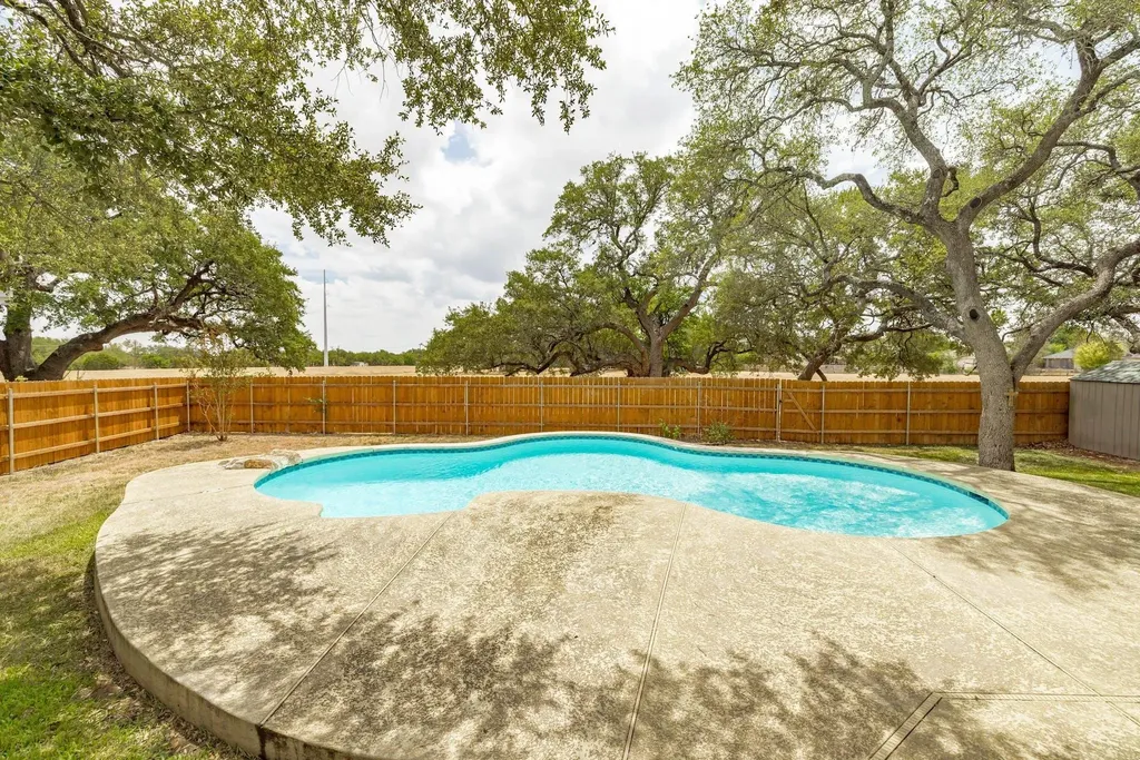 610 Haleys Cove Leander TX 78641