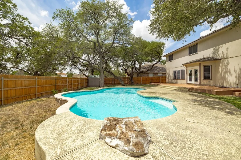 610 Haleys Cove Leander TX 78641