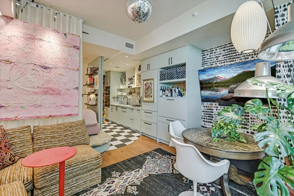 44 East Avenue Austin TX 78701