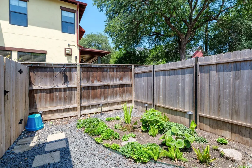 1004 E 13th Street Austin TX 78702